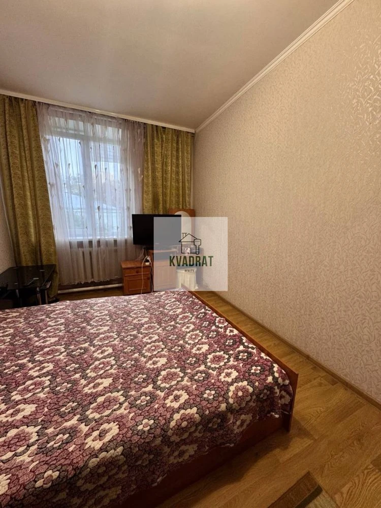 Продам 5-ти кімнатну квартиру з гаражем та 2-ма земельними д