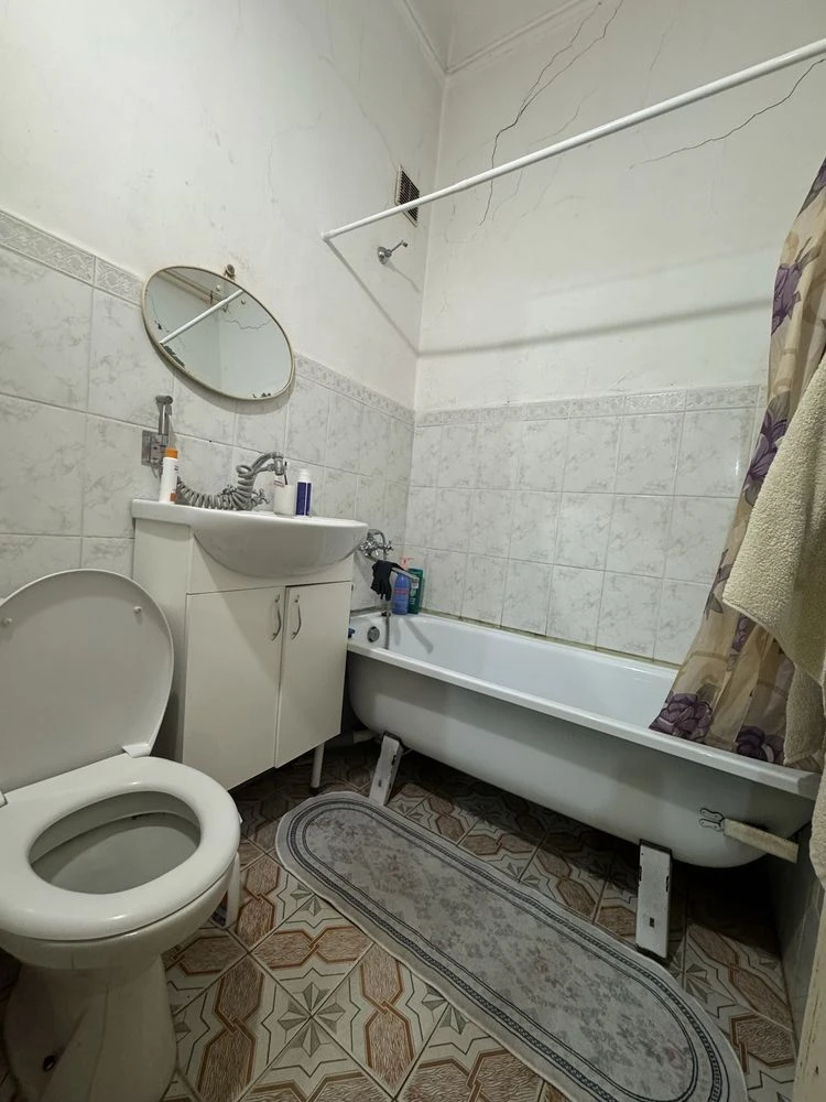 Продається 3к квартира в центрі міста