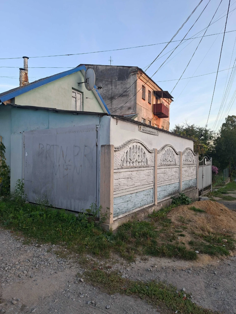 2 х кімнатна квартира з автономним опаленням та гаражем