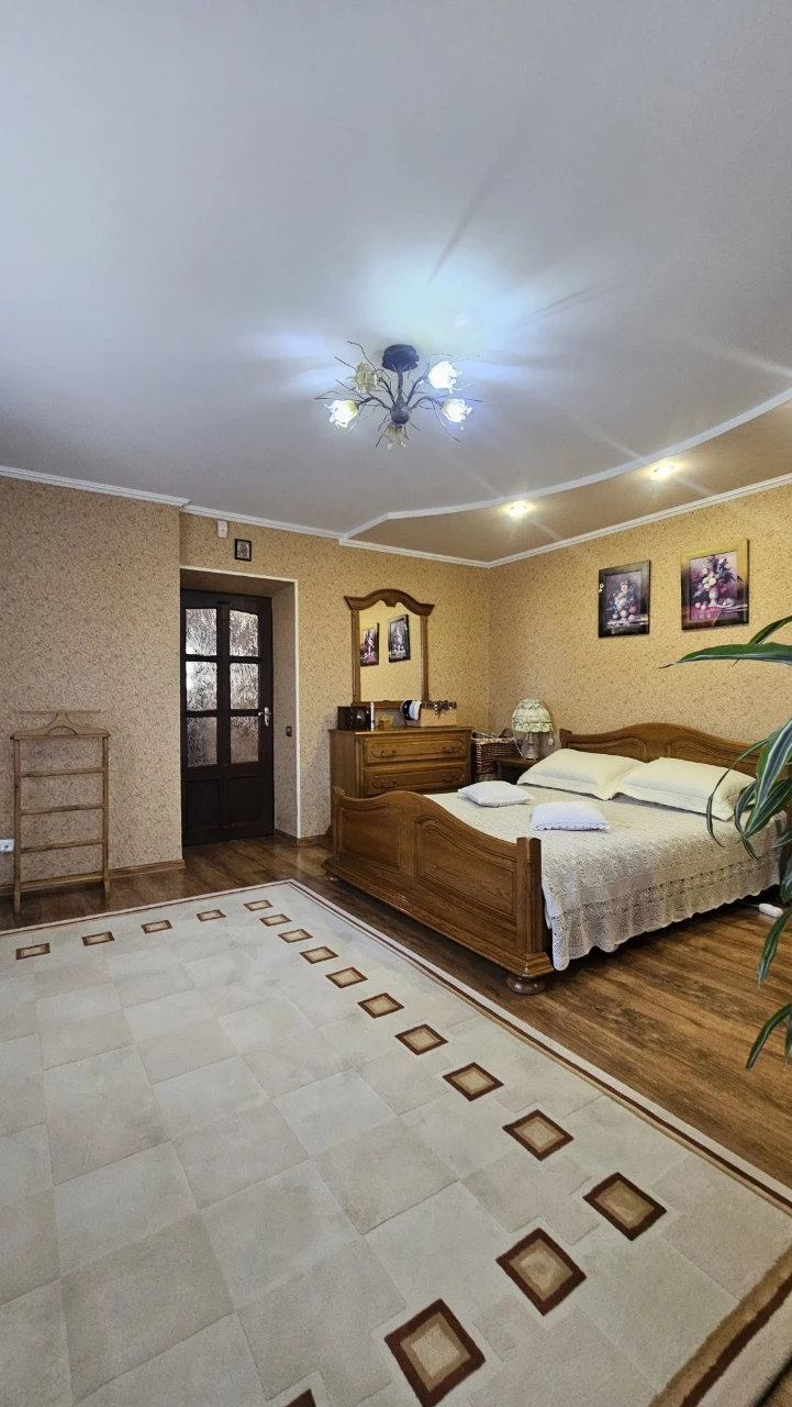 Продам 3-кімнатну квартиру з індивідуальним опаленням