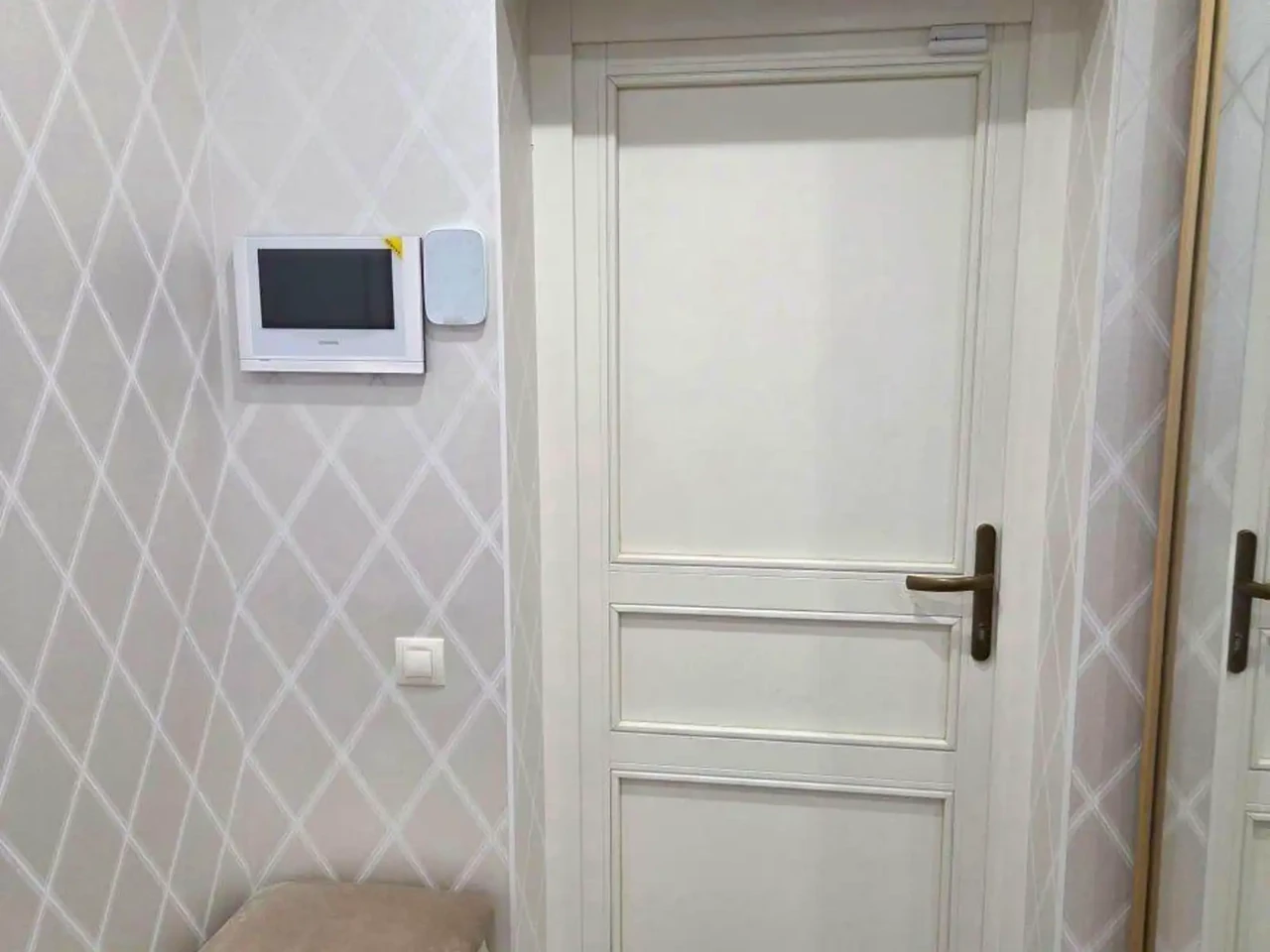 Продаж квартири 2-кімн. 71.2 м² 6/9 пов.