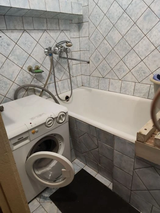 Продам 2 комнатную квартиру.  Ул. 23 августа,81
