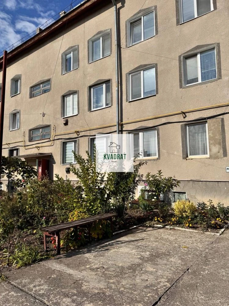 Продається 2-кімнатна квартира з окремим гаражем