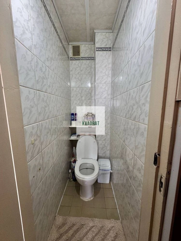Продається 2-кімнатна квартира з окремим гаражем