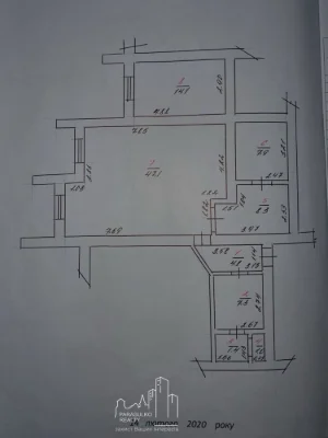 Продам з-кімнатну квартиру разом з комерційним приміщенням!