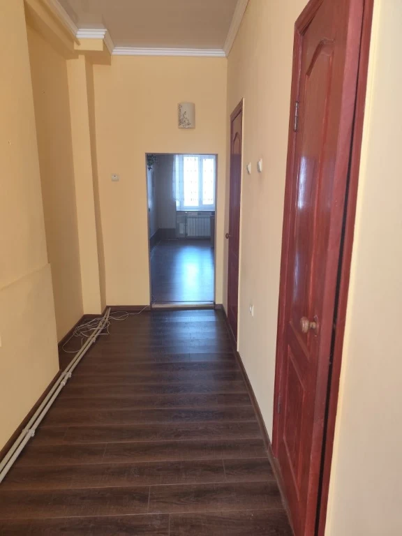 Продається простора 3-кімнатна квартира з комфортним