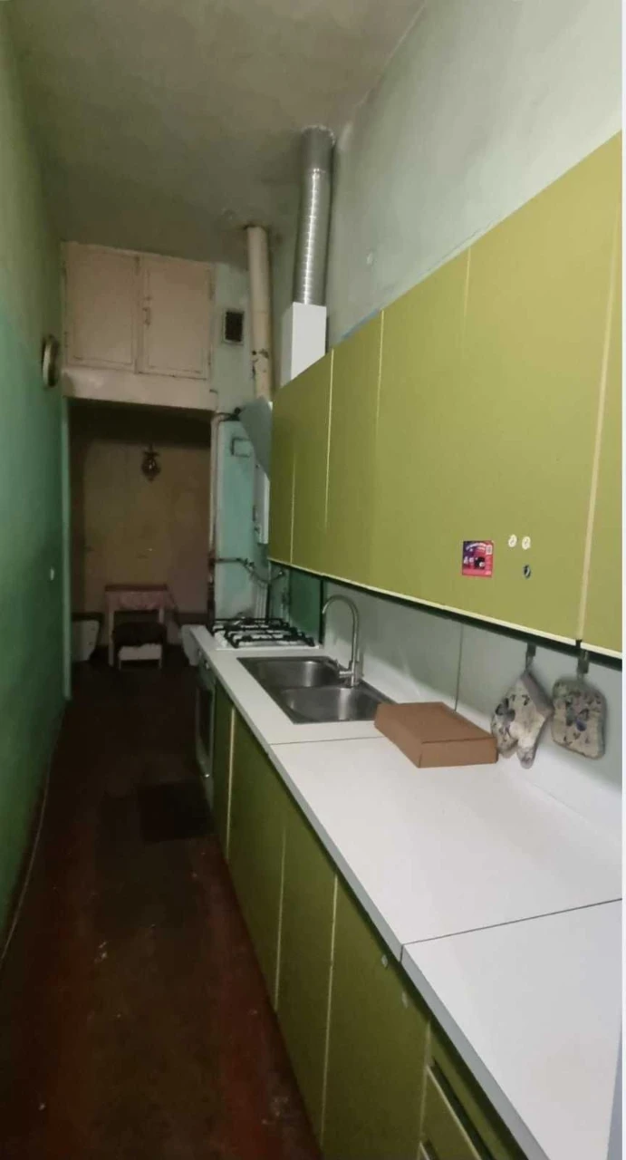 Продається 3 кімнатна квартира. Центр.