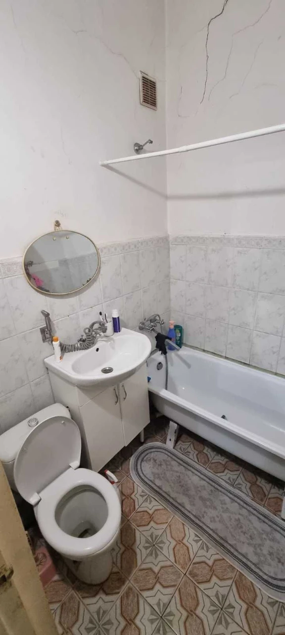 Продається 3 кімнатна квартира. Центр.