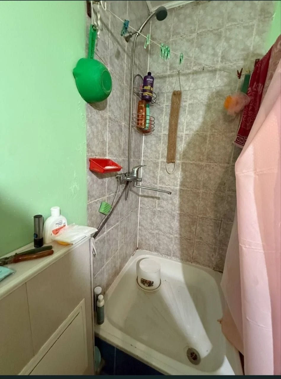 Продається секція, мікрорайон Жовтневий, 35 кв.м