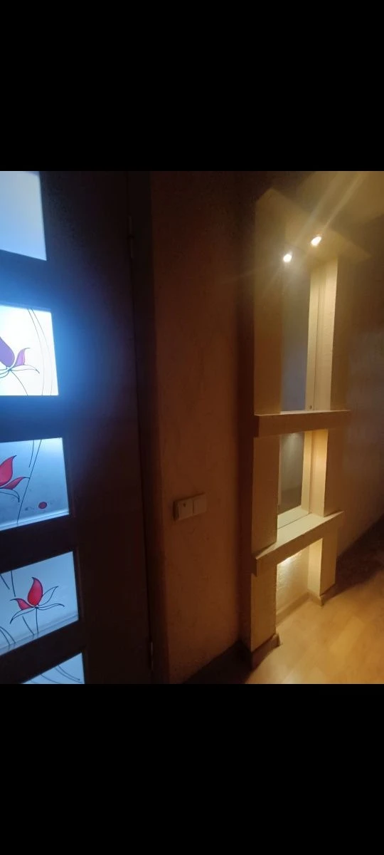 Продається 2-ох кімнатна квартира студія поруч з центром