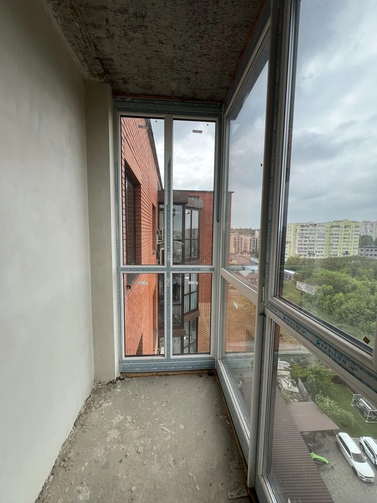 Продаж 3-кімнатної квартири в новобудові  мікрорайон Жовтнев