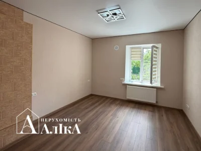 Продам 2-кімнатну квартиру з новим ремонтом в приватному сек