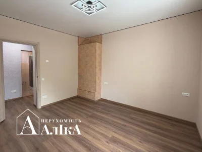 Продам 2-кімнатну квартиру з новим ремонтом в приватному сек