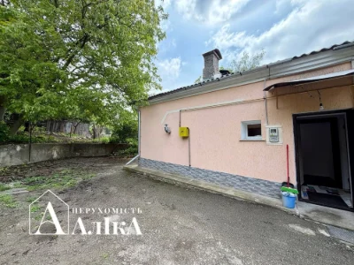 Продам 2-кімнатну квартиру з новим ремонтом в приватному сек