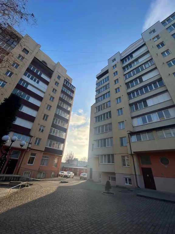 Продам 2-х рівневу 4-х кімнатну квартиру у новому будинку