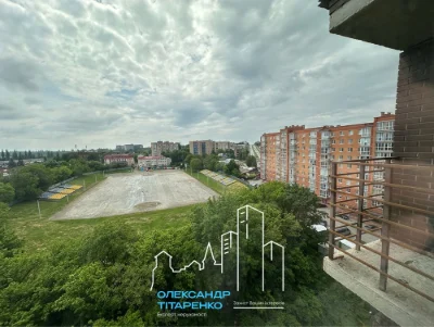 Продам велику однокімнатну квартиру в самому центрі міста!