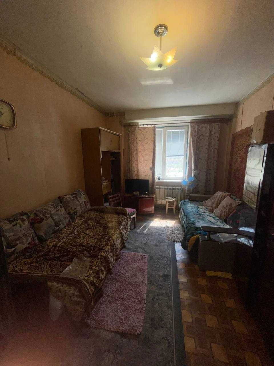 Продається 1 кімнатна квартира р  - Центр не кутова