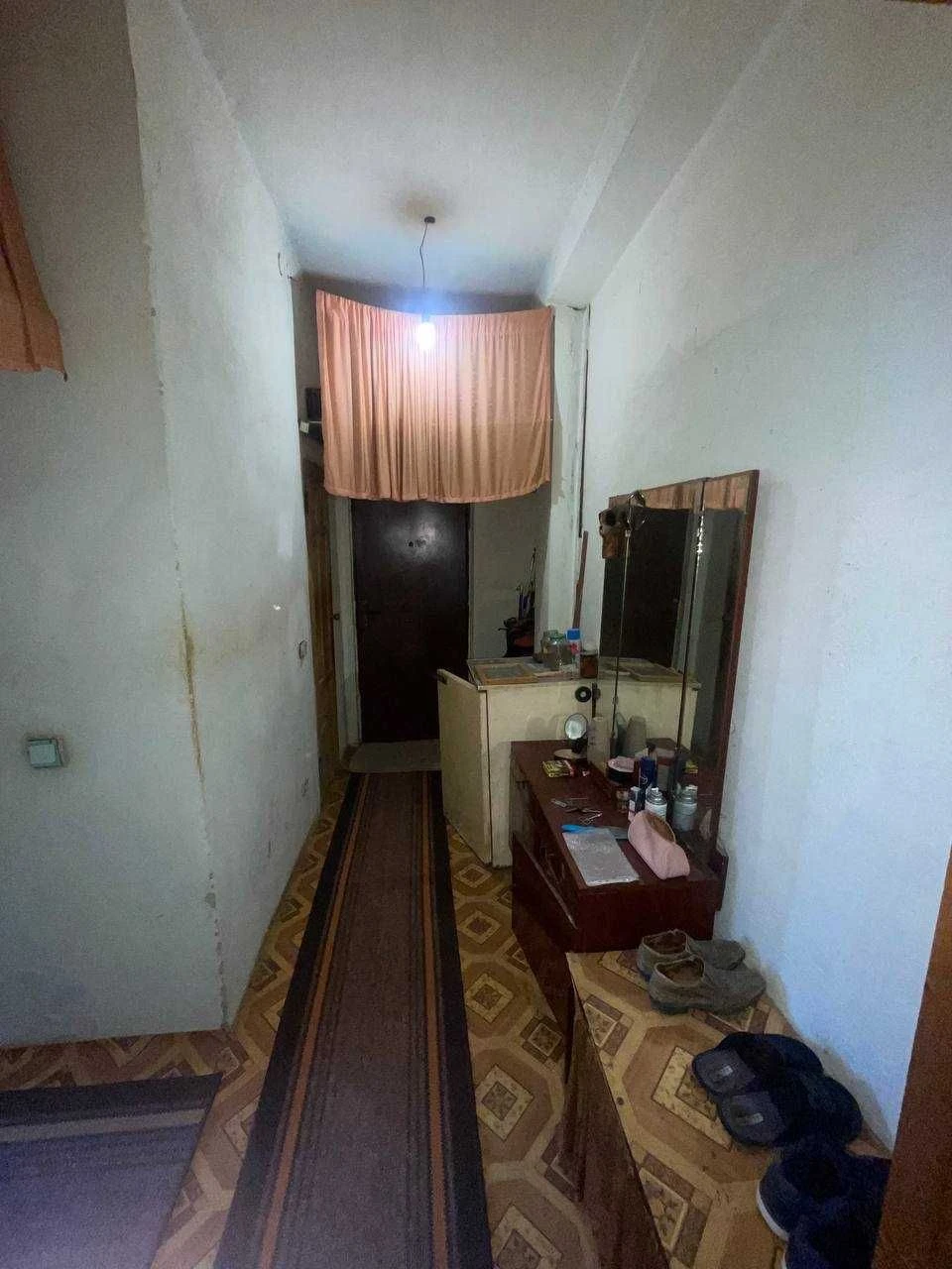 Продається 1 кімнатна квартира р  - Центр не кутова
