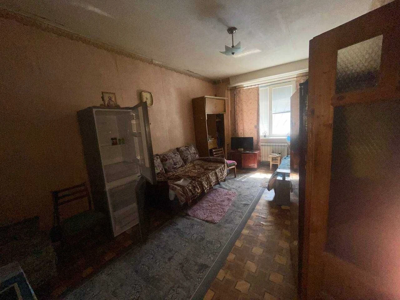 Продається 1 кімнатна квартира р  - Центр не кутова