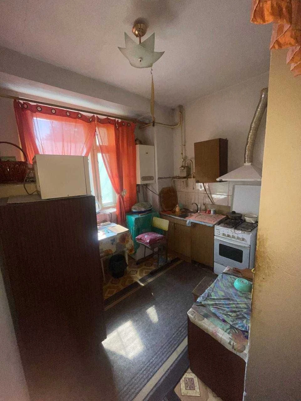Продається 1 кімнатна квартира р  - Центр не кутова