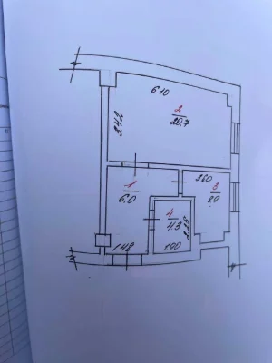 Продається 1 кімнатна квартира р  - Центр не кутова