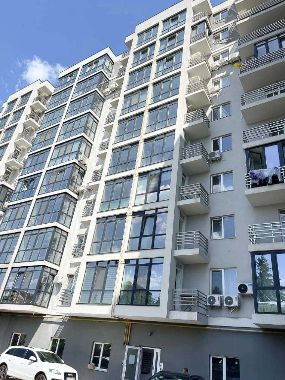 Продам видову 2 кімнатну квартиру студію в центрі на Огієнка