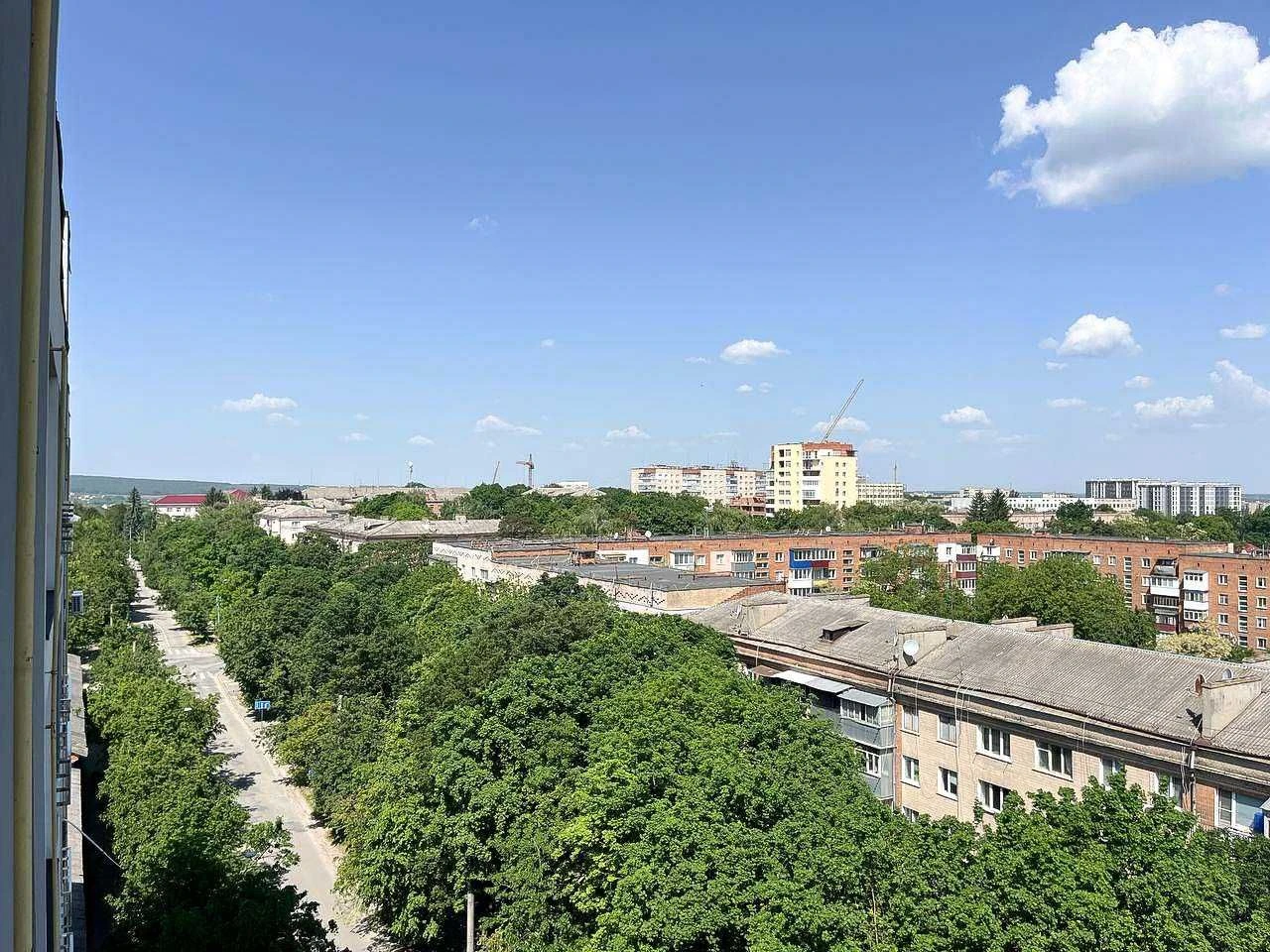 Продам видову 2 кімнатну квартиру студію в центрі на Огієнка