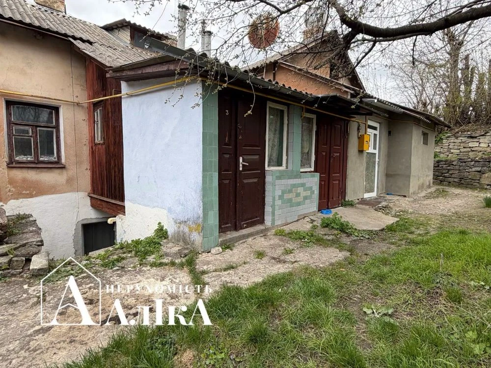 Продам невелику 2-кімнатну квартиру без зручностей