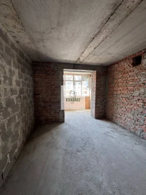 Продам 2-кімнатну простору квартиру у центрі міста