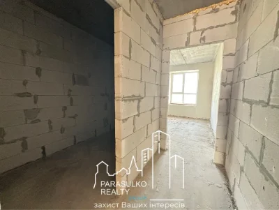 Продам простору 3-кімнатну квартиру в новому обжитому будинк