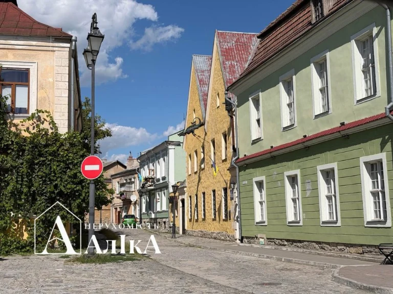 Продам 2-кімнатну квартиру в серці Старого міста!