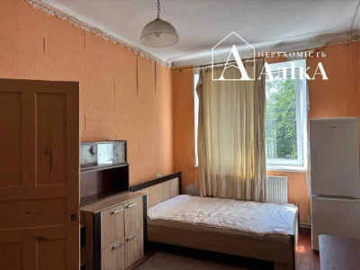 Продам 2-кімнатну квартиру в серці Старого міста!