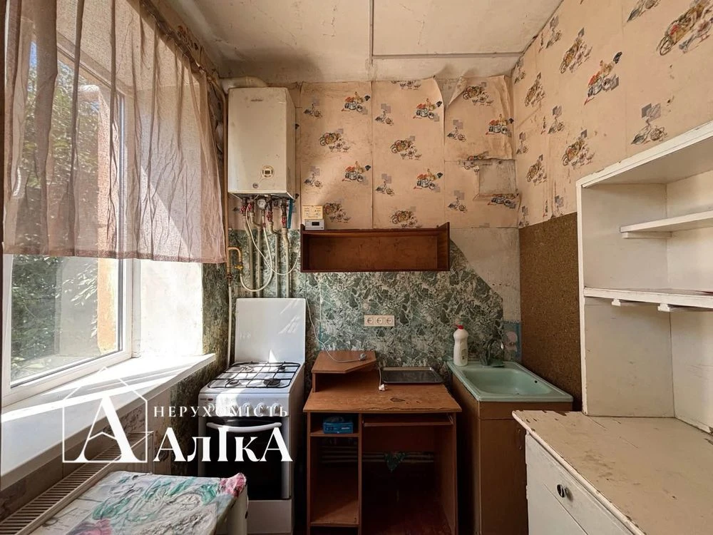 Продам 2-кімнатну квартиру в серці Старого міста!
