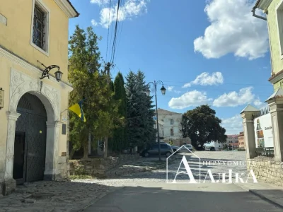 Продам 2-кімнатну квартиру в серці Старого міста!