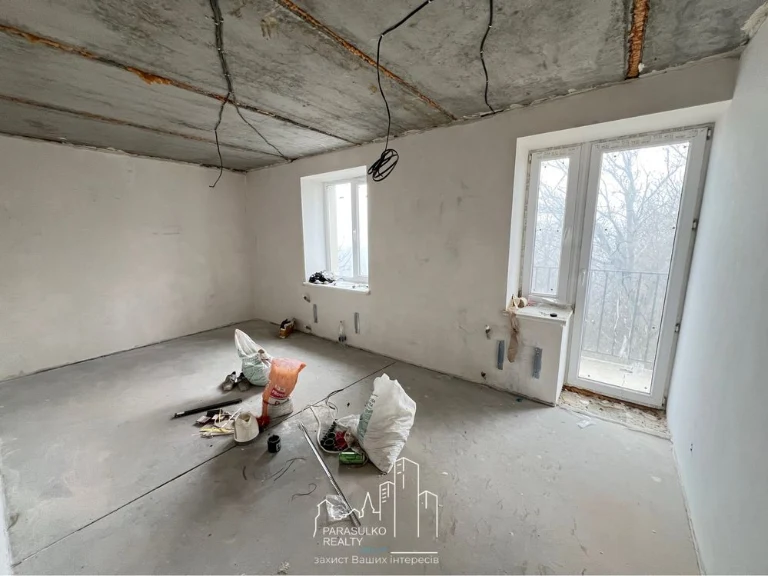 Продам затишну 2-кімнатну квартиру поряд з центром міста!