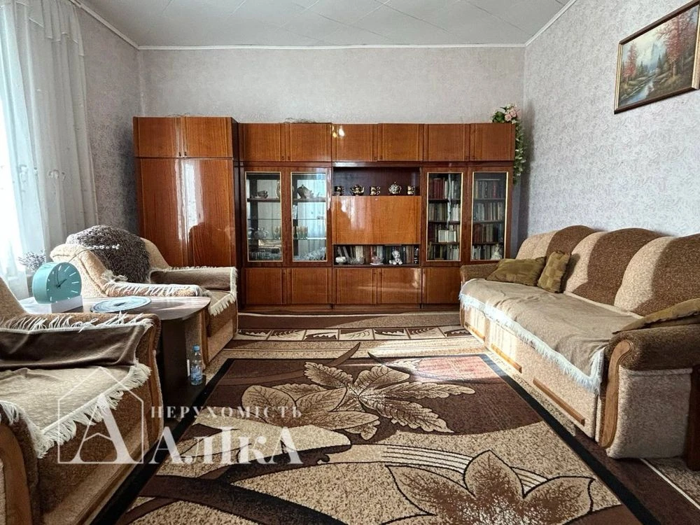 Продам велику 3-кімнатну квартиру в серці Старого міста