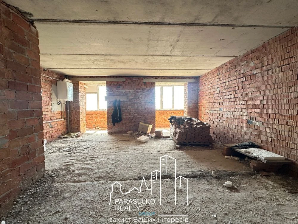 Продам 1-кімнатну квартиру поряд з центром міста!