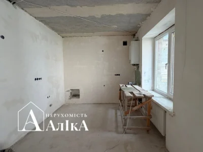 Продам велику 3-кімнатну квартиру підготовлену під Ваш ремон