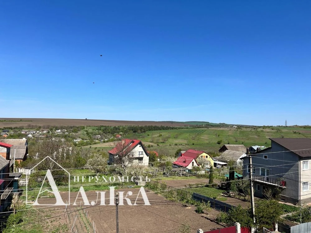 Продам дворівневу квартиру з власним гаражем