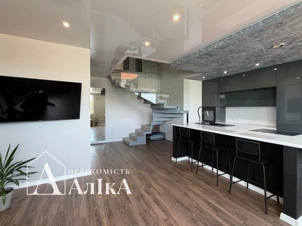 Продам дворівневу квартиру в новобудові з сучасним ремонтом