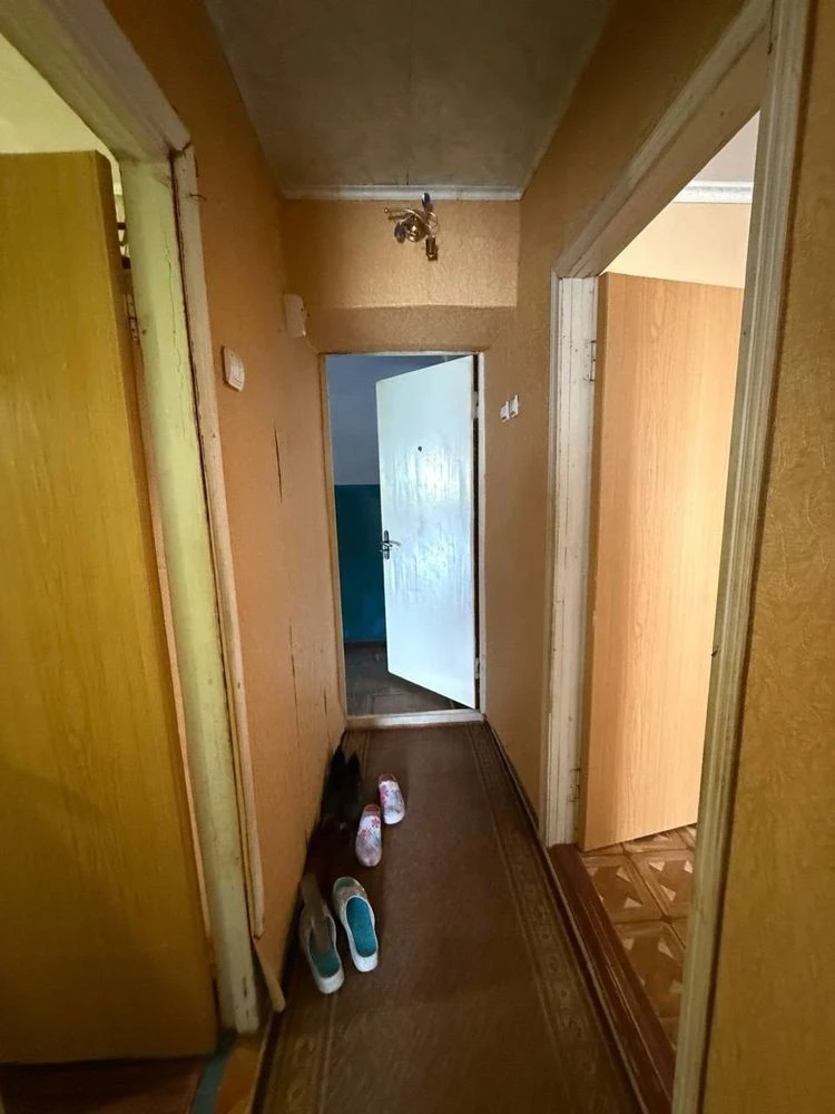 Продається 2 кімнатна секція .