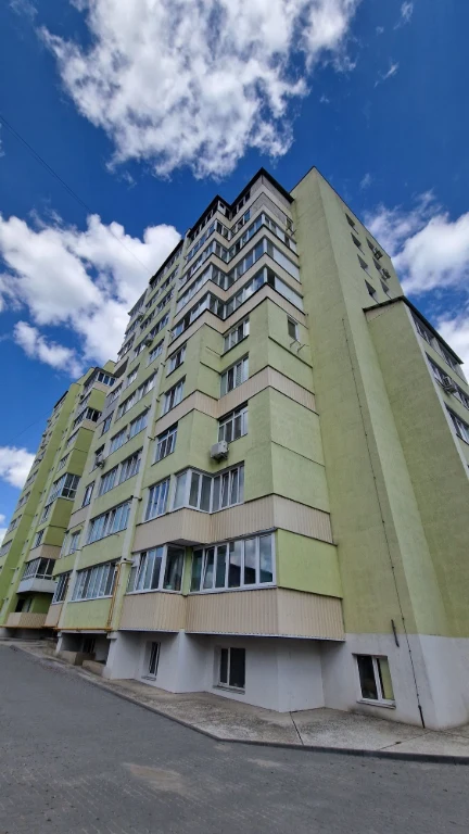 Продам чудову простору 3х кімнатну квартиру