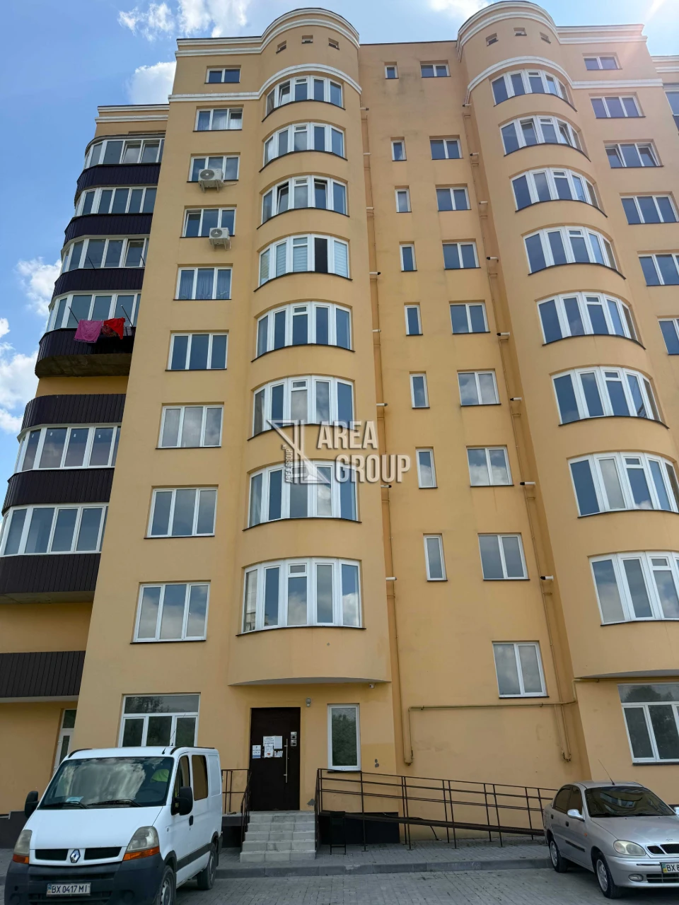 ПРОДАЄТЬСЯ простора 3-кімнатна квартира в новому будинку у ц
