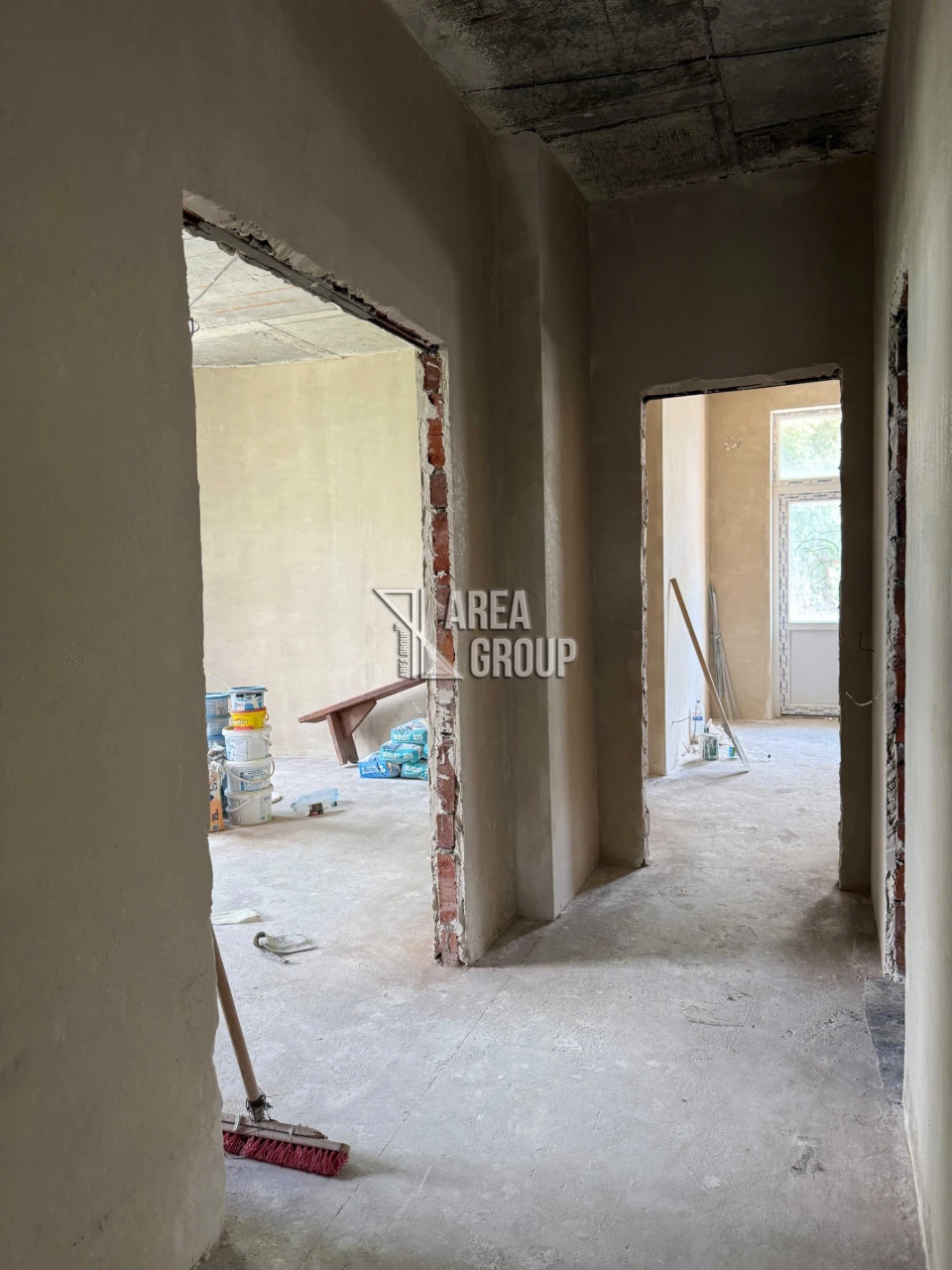 ПРОДАЄТЬСЯ простора 3-кімнатна квартира в новому будинку у ц