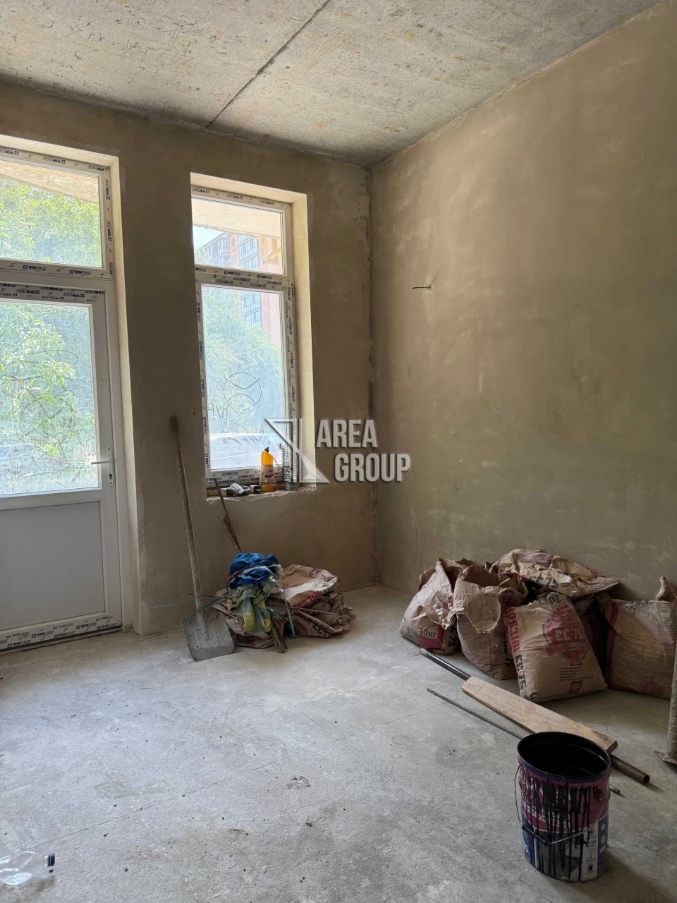 ПРОДАЄТЬСЯ простора 3-кімнатна квартира в новому будинку у ц
