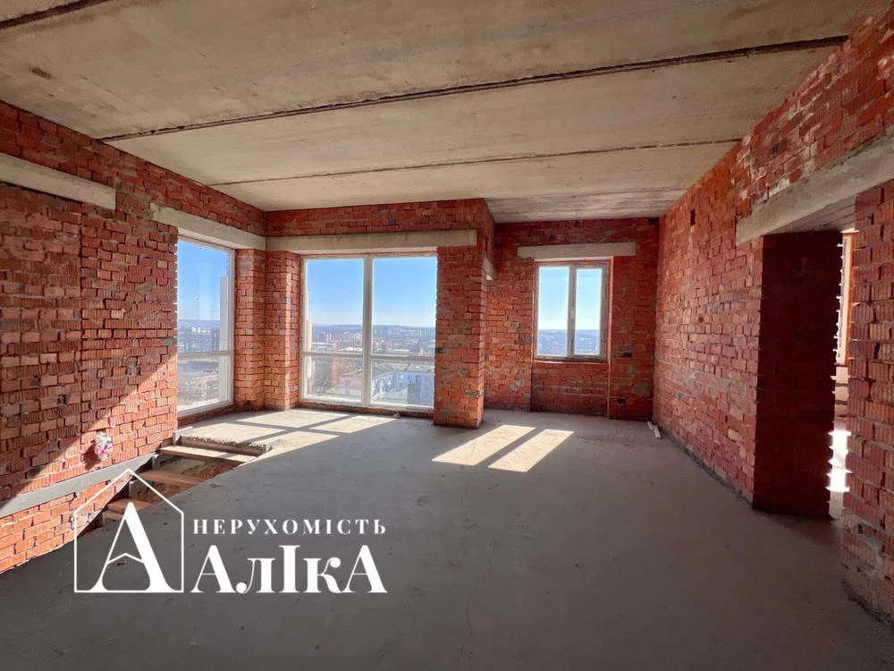 Продається дворівнева квартира в новобудові з неймовірною терасою