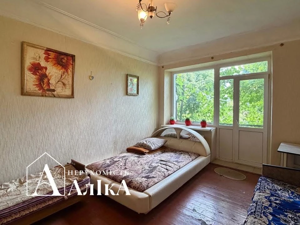 Продам велику 3-кімнатну квартиру під ремонт