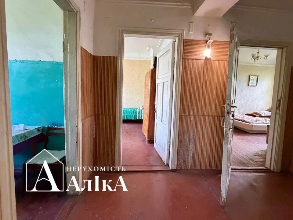 Продам велику 3-кімнатну квартиру під ремонт