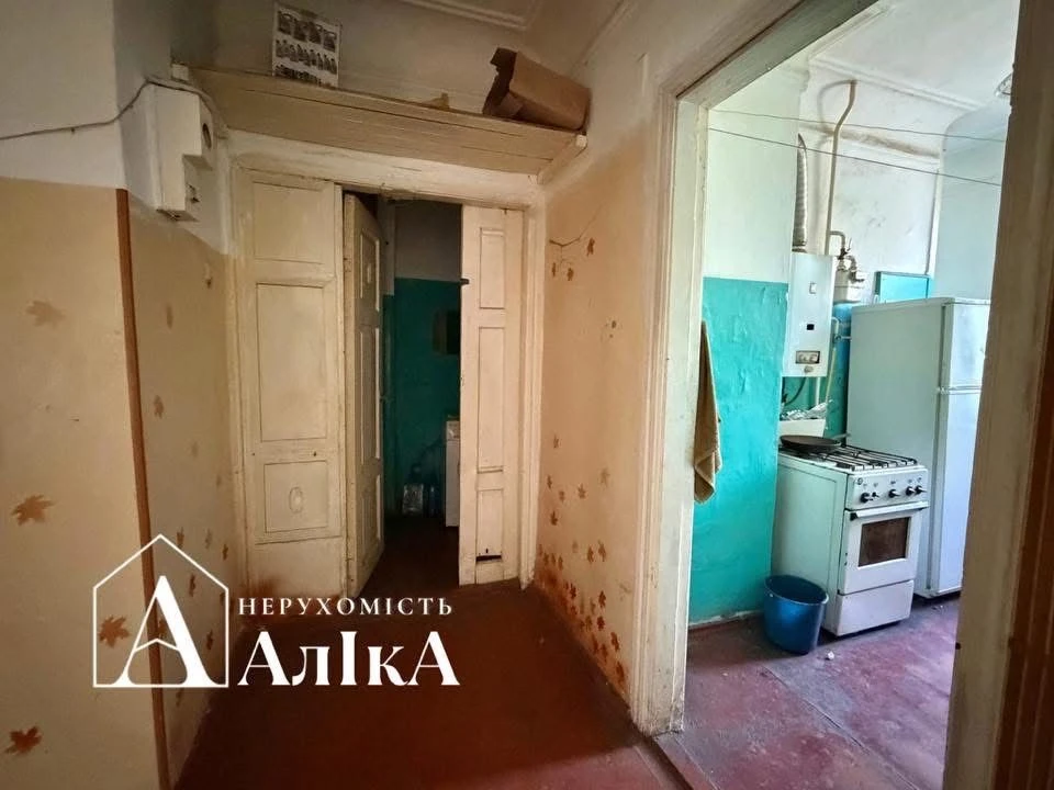 Продам велику 3-кімнатну квартиру під ремонт