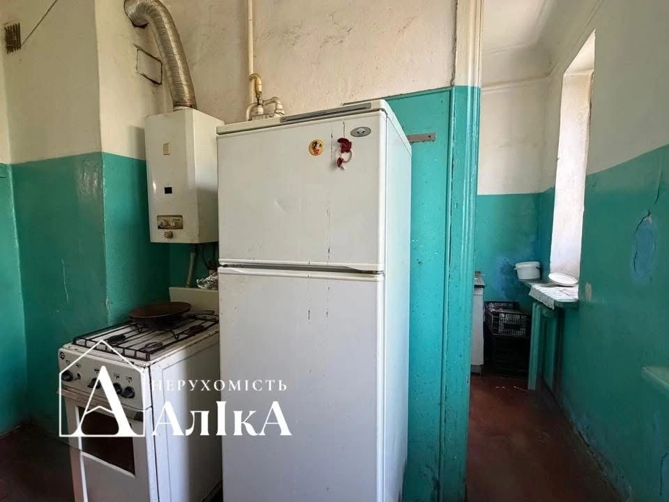 Продам велику 3-кімнатну квартиру під ремонт